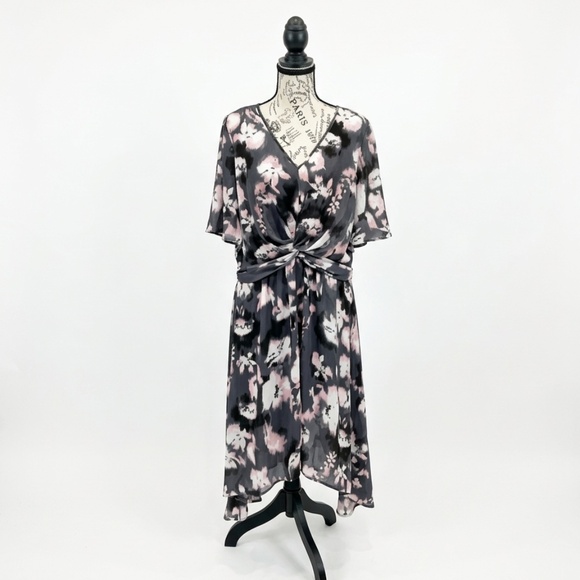 Simply Vera Vera Wang Dresses & Skirts - ✨ Simply Vera Vera Wang Floral Twist Front Midi Dress ✨